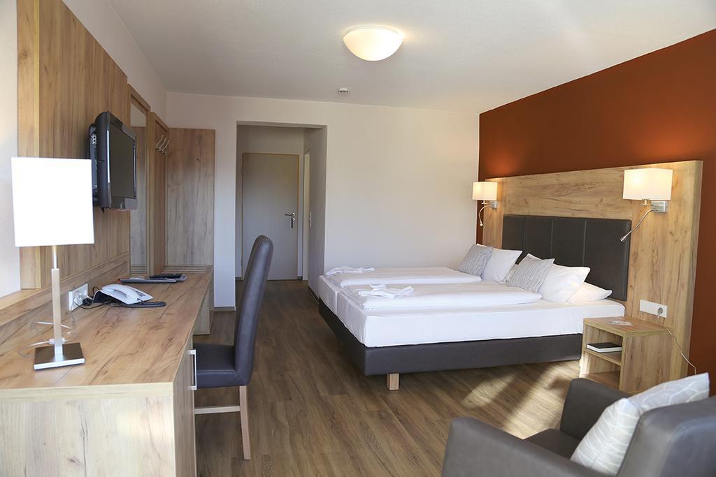 Trip Inn Landhotel Krone Roggenbeuren Exterior foto